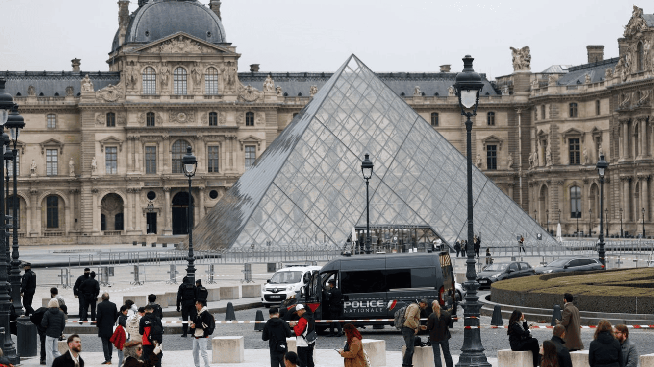 Robo en el Museo del Louvre