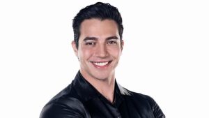 Rodrigo Romeh, fisicoculturista y participante de la Nueva temporada de Las Estrellas Bailan En Hoy, listo para conquistar la pista con su fuerza y estilo.