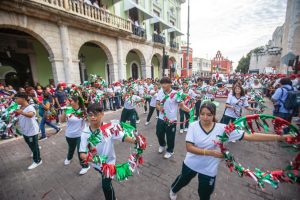 Convocan a escuelas de Mérida a sumarse al Desfile Cívico del 20 de noviembre