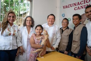 El Gobernador Joaquín Díaz Mena supervisó en Kanasín el arranque de la jornada, que en Yucatán contempla la aplicación gratuita de más de 414 mil dosis.
