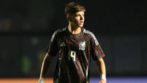 El delantero de Santos Laguna, Tahiel Jiménez, abrió el marcador ante Chile. 