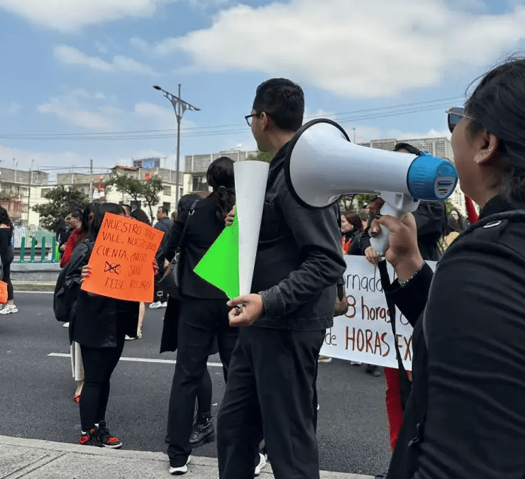 Trabajadores del SAT bloquean vialidades en CDMX
