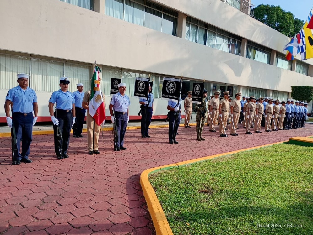 Trayectoria naval del nuevo comandante