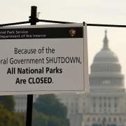 Trump inicia despidos tras el cierre del gobierno