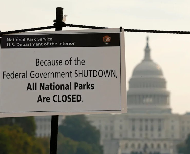 Trump inicia despidos tras el cierre del gobierno