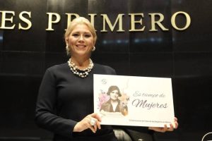 Verónica Camino Farjat durante su intervención en el Senado, donde destacó los avances históricos del feminismo en México.