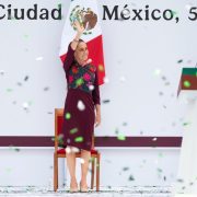 Sheinbaum celebra primer año de gobierno con consulta simbólica y agenda tecnológica en el Zócalo