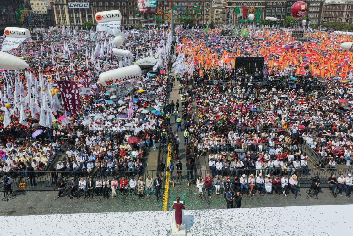 Sheinbaum celebra primer año de gobierno con consulta simbólica y agenda tecnológica en el Zócalo