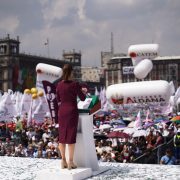 Morena celebra el primer año de Claudia Sheinbaum con un Zócalo lleno y un ejercicio inédito de rendición de cuentas
