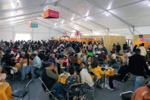 Visitantes disfrutan de los auténticos sabores yucatecos durante la Semana de Yucatán en México 2025, donde los Sabores de Yucatán enamoran a la CDMX con cada platillo tradicional.