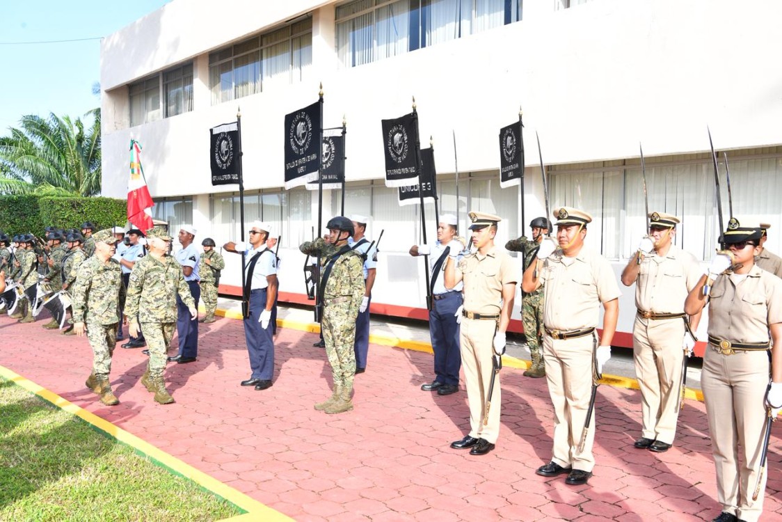 personal de la Quinta Zona Naval