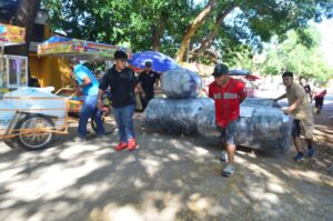 El esfuerzo del “ejército invisible” sostiene la magia de Xmatkuil 2025 cada amanecer, después de noches llenas de visitantes.