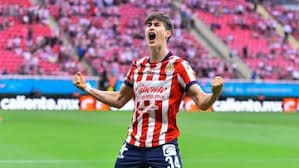 Armando “la Hormiga” González, goleador de Chivas, se gana su lugar entre los jugadores jóvenes en la Selección Mexicana tras un brillante torneo con 11 anotaciones.
