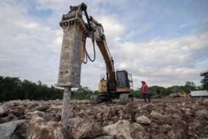 El nuevo campo de fútbol para fomentar deporte en Buctzotz avanza con infraestructura moderna que beneficiará a miles de niñas, niños y jóvenes del municipio.