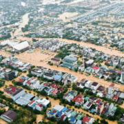 Vietnam bajo el agua por fuertes inundaciones desatando una crisis humanitaria