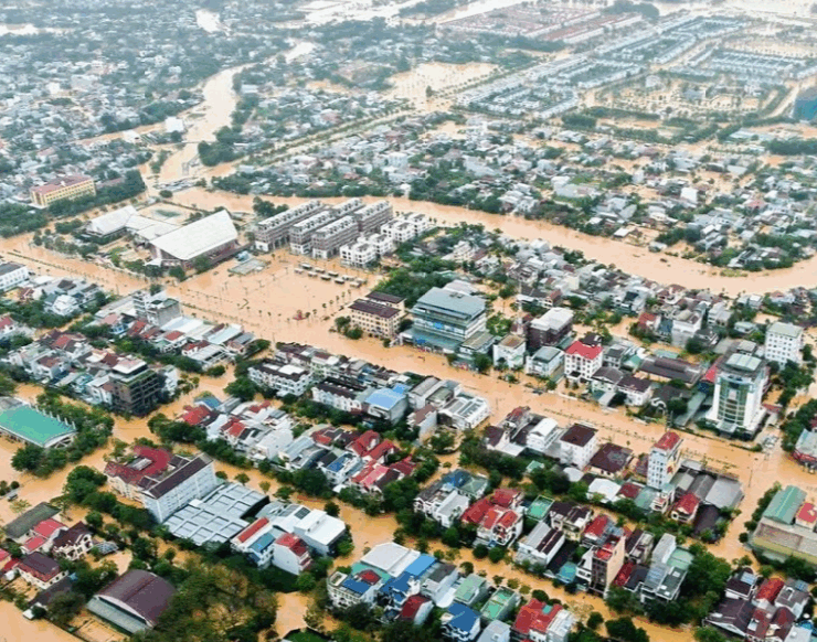 Vietnam bajo el agua por fuertes inundaciones desatando una crisis humanitaria