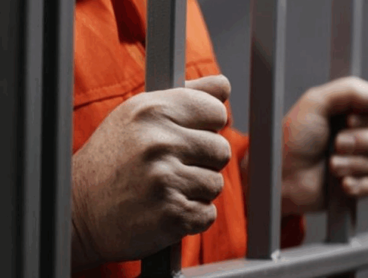 Liberan a tres detenidos por el robo al museo Louvre de París