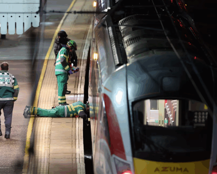 Ataque en tren de Inglaterra, al menos dos heridos de gravedad