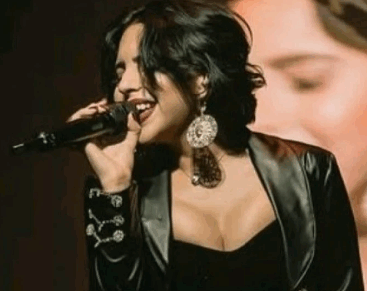 ¿Ángela Aguilar se robo una frase de famoso poeta? La joven vuelve a ser tendencia