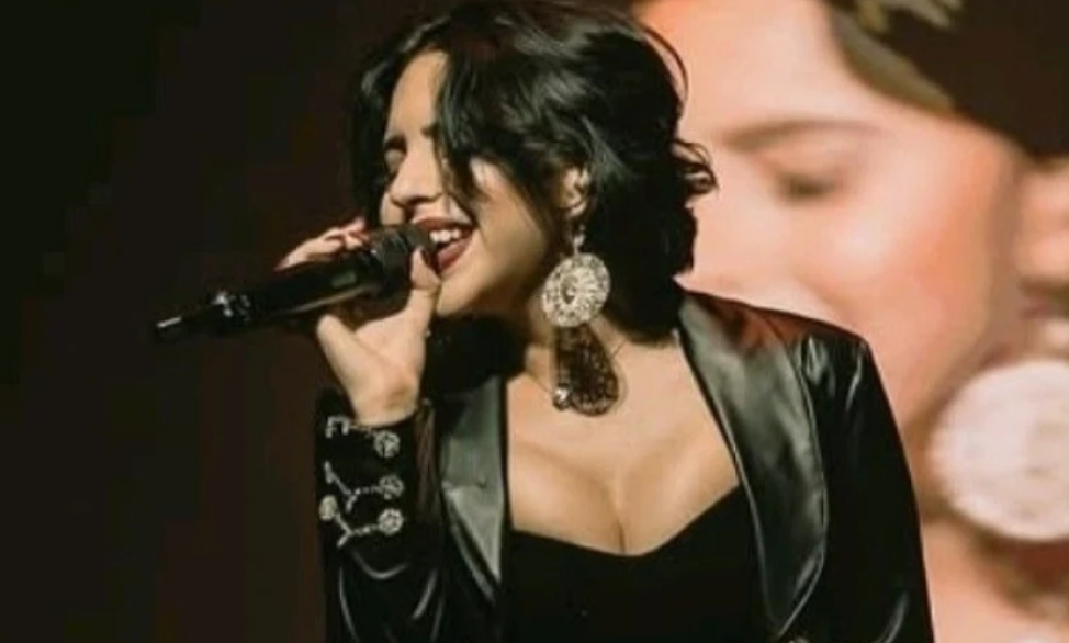 ¿Ángela Aguilar se robo una frase de famoso poeta? La joven vuelve a ser tendencia