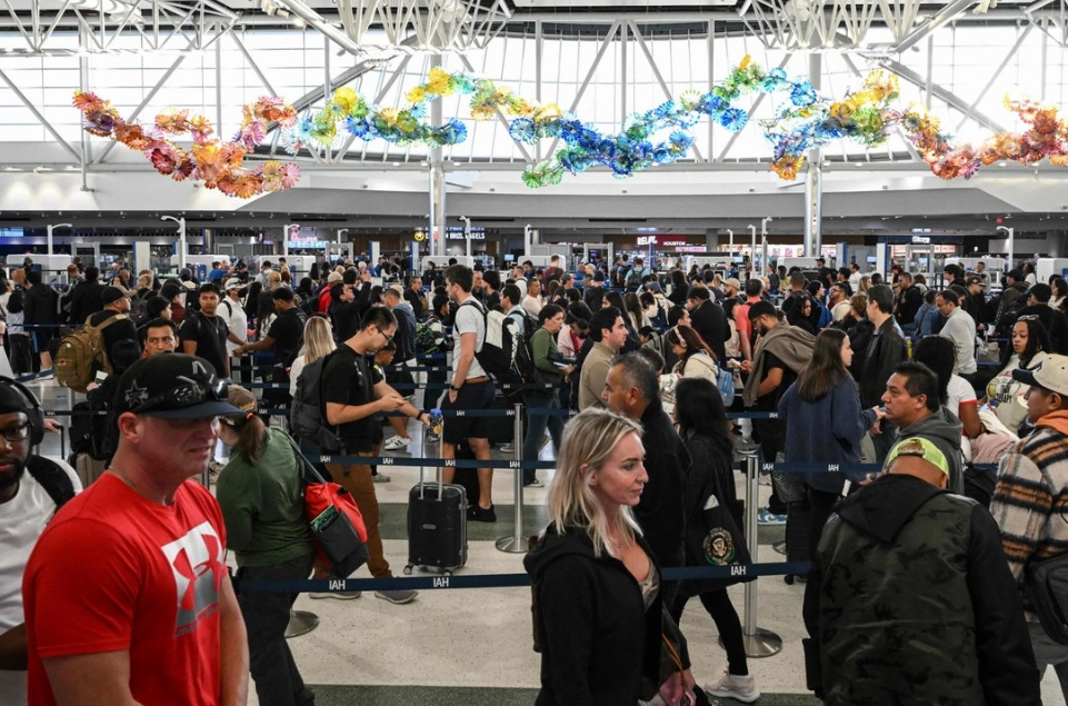 Cientos de vuelos cancelados en EEUU debido al cierre gubernamental