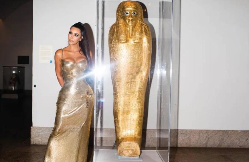 El vestido dorado que destapó un fraude arqueológico