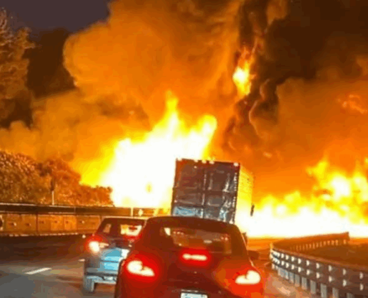 Otra pipa vuelva causando incendios en la carretera México-Puebla