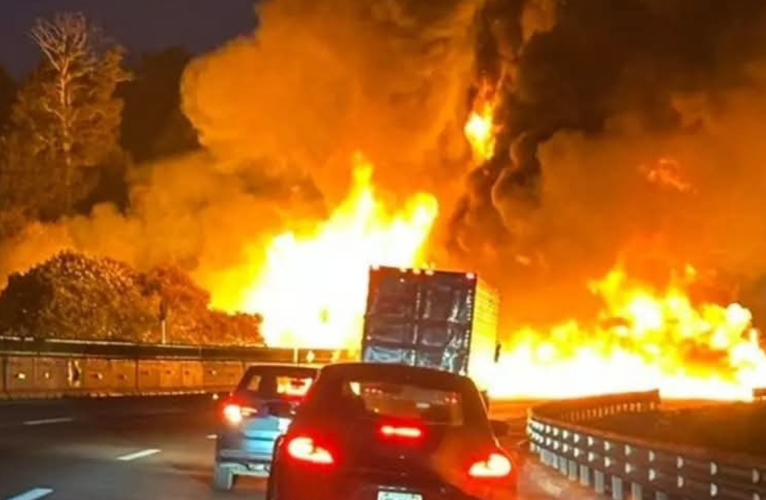 Otra pipa vuelva causando incendios en la carretera México-Puebla
