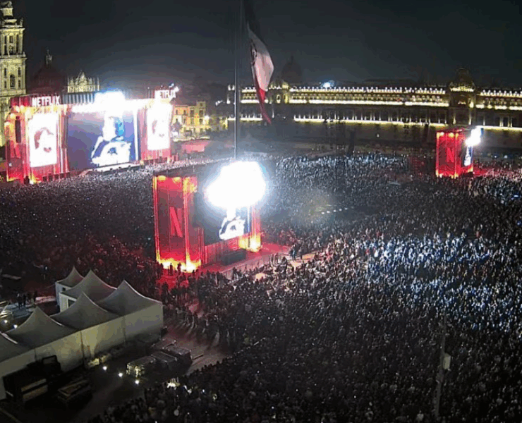 Juan Gabriel hizo suyo el zócalo con la proyección de Netflix