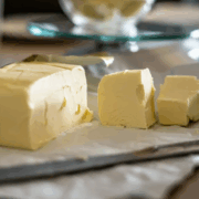 Crean mantequilla en laboratorio usando Co2 y Bill Gates habla de ella