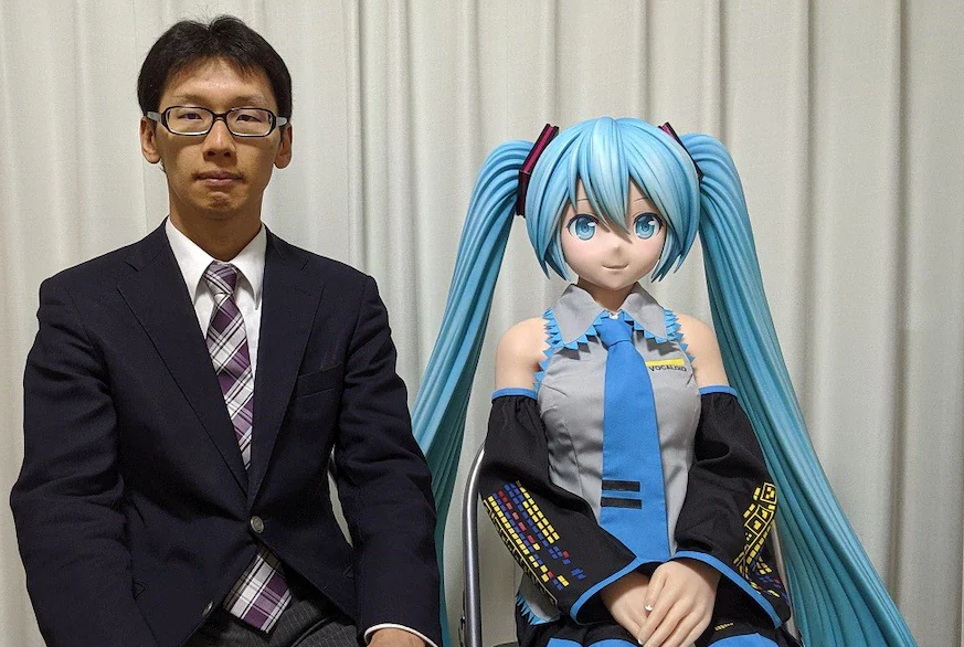 ¿Quién es Akihiko Kondo y por qué se casó con un holograma?