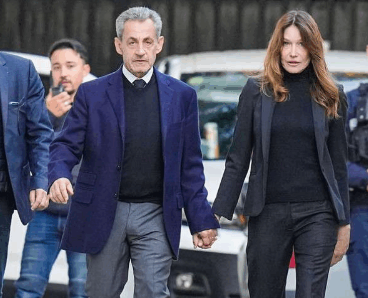 El expresidente de Francia sale de la cárcel mientras se revisa su caso