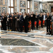 El papa es visitado por grandes estrellas del entretenimiento como Cate Blanchett