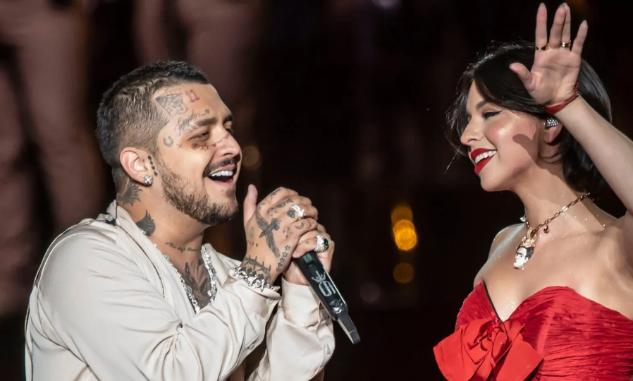 Corren a Ángela Aguilar de concierto de Nodal con fuertes abucheos