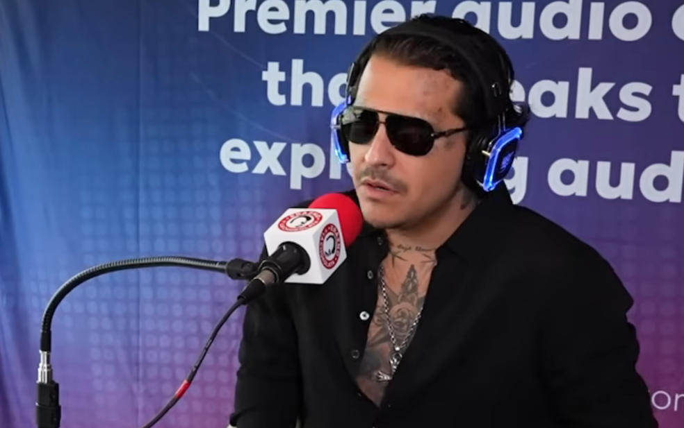 ¿Christian Nodal coqueteó durante una entrevista?