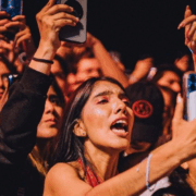 ¿Grabar un concierto justifica el gasto? Sorprendente momento del Flow Fest