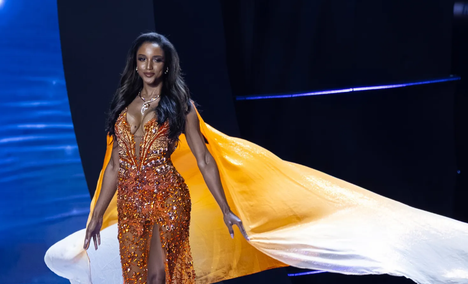 Miss Jamaica sigue hospitalizada debido a su fuerte caída en Miss Universe