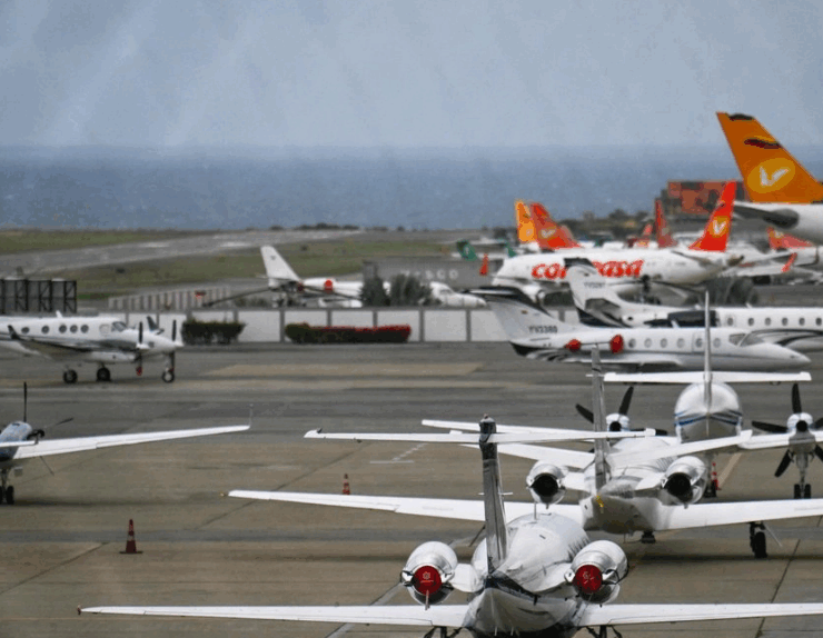 Venezuela emplaza a aerolíneas a reanudar conexiones