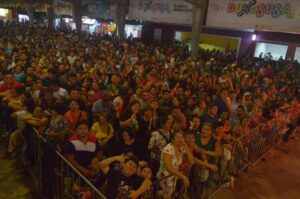 El público no dejó de bailar mientras Los Súper Caracoles dominaban el escenario en Xmatkuil 2025.