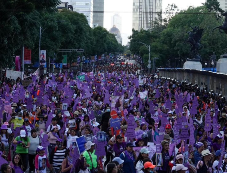 Colectivos feministas encabezan una jornada de exigencia y memoria en la CDMX este 25N
