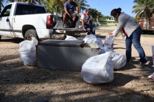 Gobierno del Estado, a través de la Secretaría de Desarrollo Sustentable (SDS), realizó la Limpieza de Playas número 41 en la comunidad costera de Santa Clara