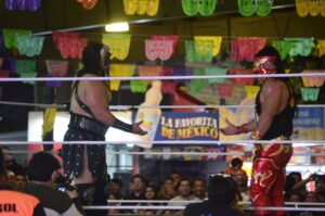 Bandido encendió el Teatro del Pueblo con su espectacular nivel internacional, siendo ovacionado de pie por los aficionados en Xmatkuil 2025.