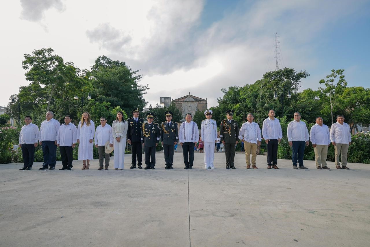 Díaz Mena encabeza un emotivo homenaje y un colorido desfile por los 115 años de la Revolución Mexicana
