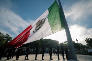 Junto con las familias yucatecas, el Gobernador Joaquín Díaz Mena disfrutó este acto, que contó con la participación de cinco mil 24 elementos divididos en 76 agrupaciones