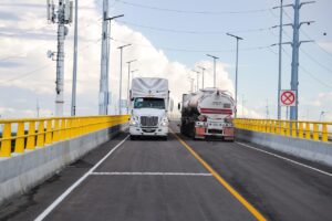 Tras un periodo de pruebas, el distribuidor se abrirá al tránsito de unidades pesadas, mejorando la seguridad vial y la eficiencia logística en el principal puerto de Yucatán.
