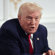 EEUU ordena revisar green cards de ciudadanos