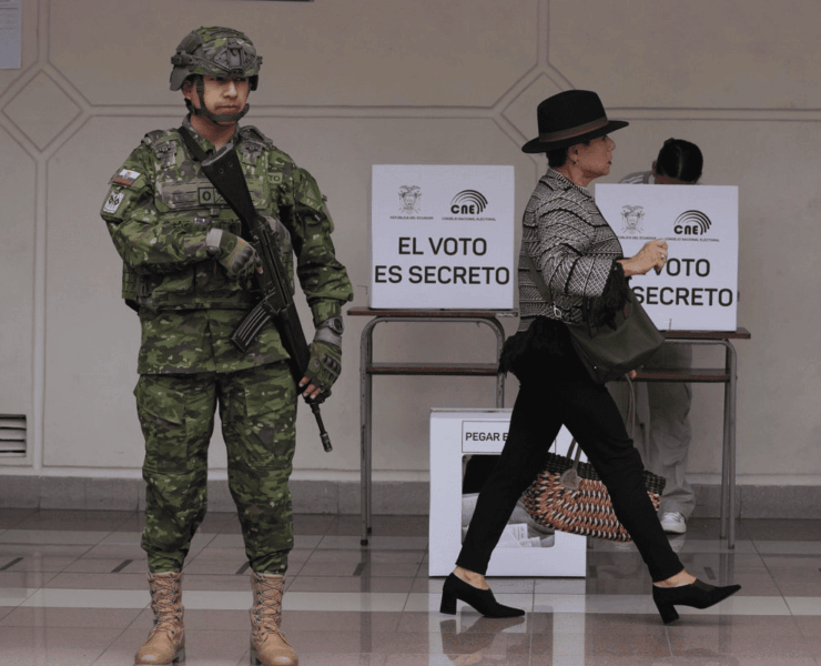 Ecuador rechaza en las urnas la propuesta de Noboa