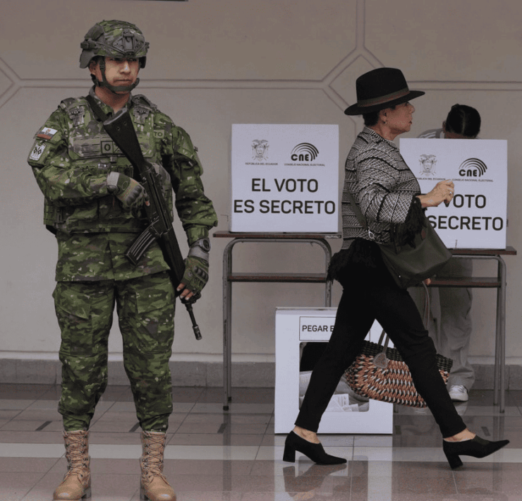 Ecuador rechaza en las urnas la propuesta de Noboa