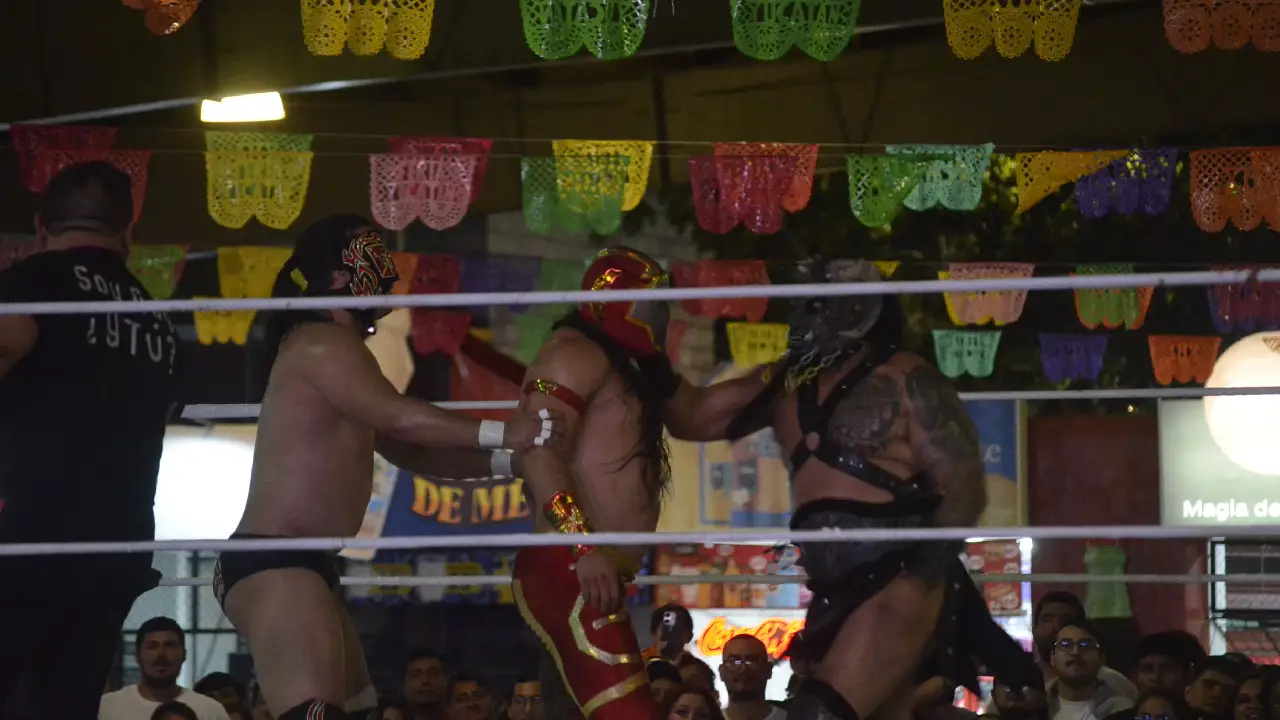 El Pancracio emocionó en la Feria Yucatán Xmatkuil con luchas de alto nivel