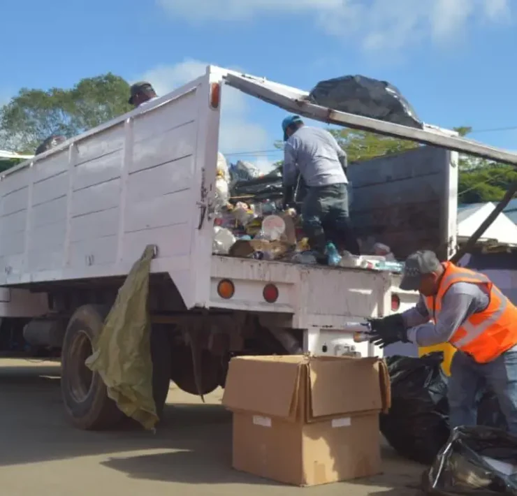 El amanecer tras la multitud en la operación diaria de la Feria Yucatán Xmatkuil